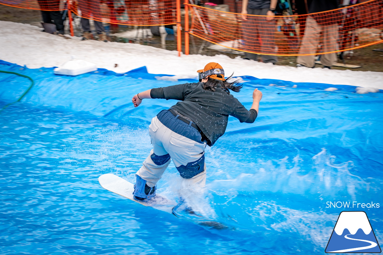 富良野スキー場｜いよいよインターナショナルなイベントに？！春シーズン恒例『第13回 Pond Skimming 池渡り』開催～♪